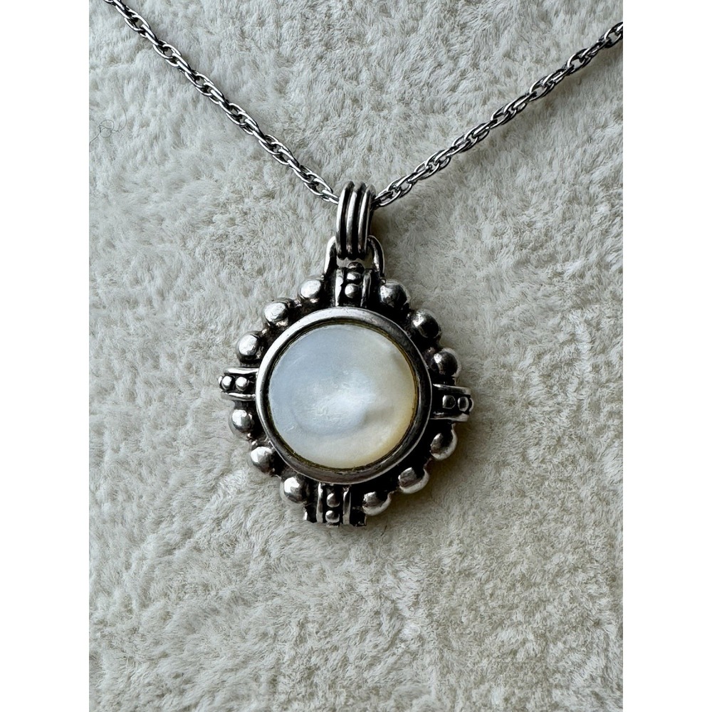 Vintage Sterling Silver Southwestern MoP Beaded Round Medallion Pendant Necklace